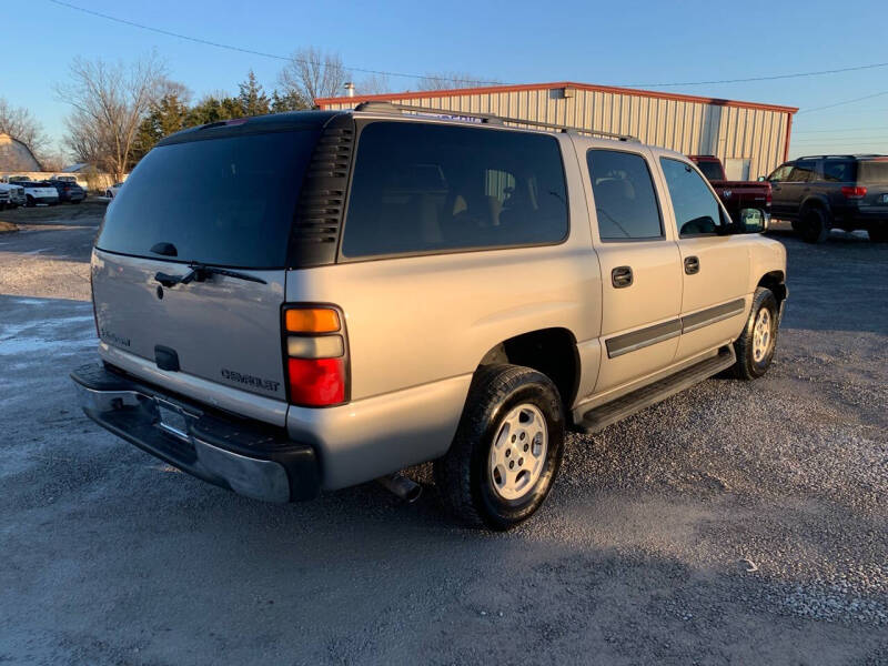 2005 Chevrolet Suburban LS photo 4