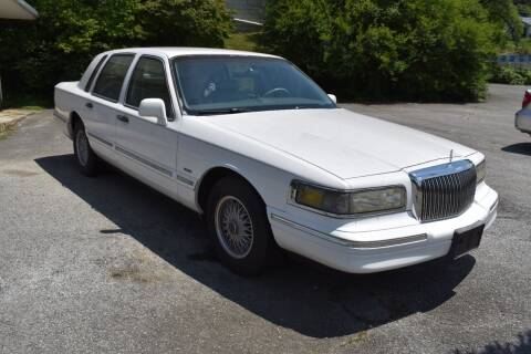 1995 Lincoln Town Car for sale at Gamble Motor Co in La Follette TN