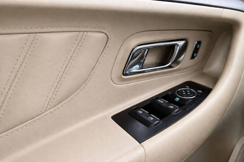 2017 Ford Taurus SE