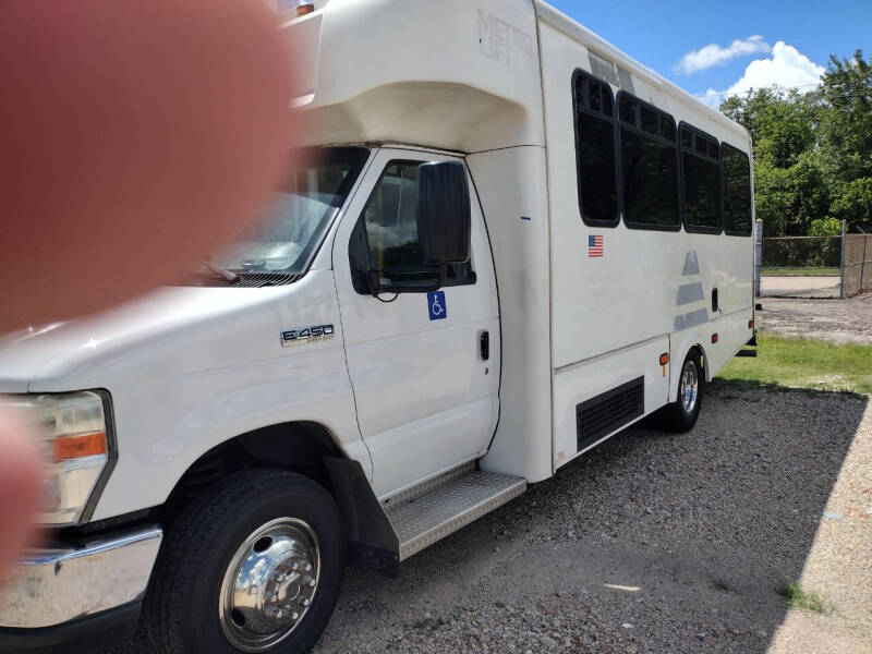 2017 Ford E-Series Cutaway Base's photo