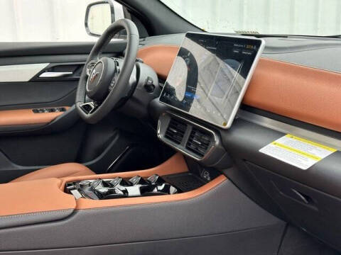 2025 VinFast VF8 Plus