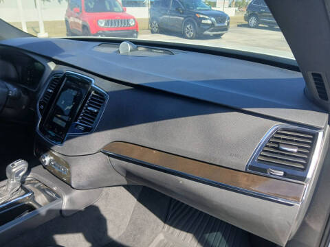 2018 Volvo XC90 T6 Momentum