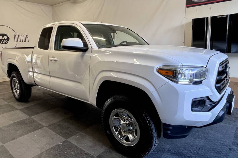 2019 Toyota Tacoma SR's photo