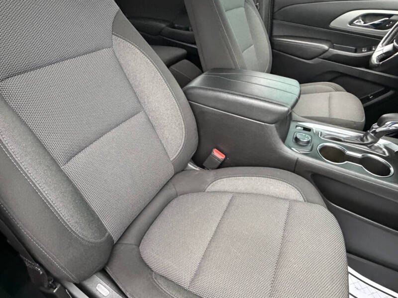 2022 Chevrolet Traverse LT Cloth