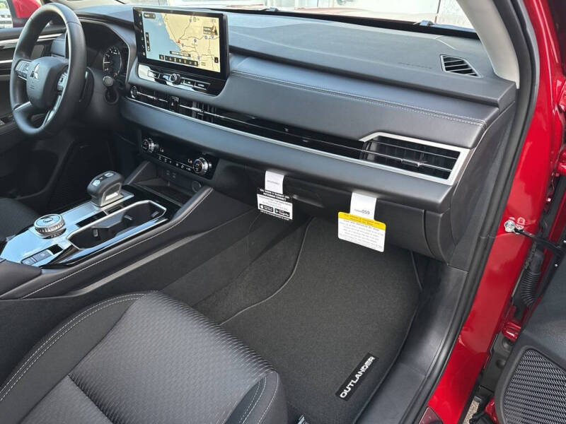 2025 Mitsubishi Outlander ES