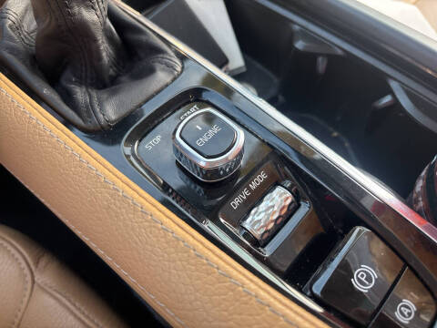 2016 Volvo XC90 T6 Momentum