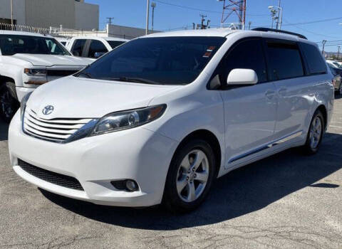 2017 Toyota Sienna LE 7-Passenger Auto Access Seat