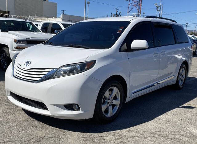 2017 Toyota Sienna LE 7-Passenger Auto Access Seat
