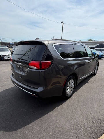 2017 Chrysler Pacifica Touring-L