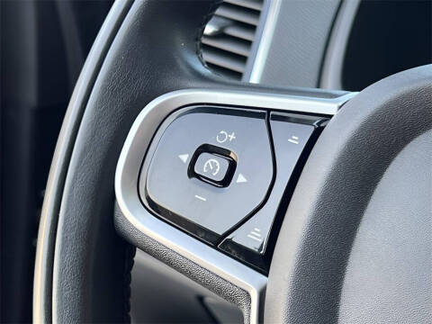 2022 Volvo XC90 T5 Momentum