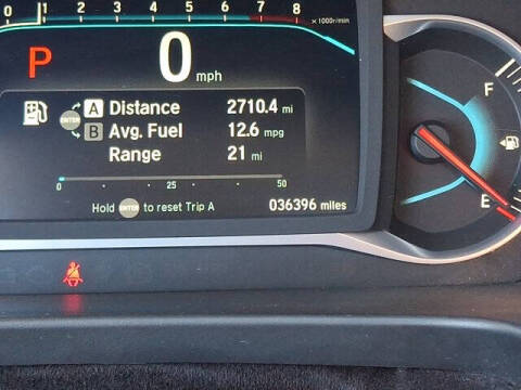 2022 Honda Pilot Touring w/Rear Captain's Chairs