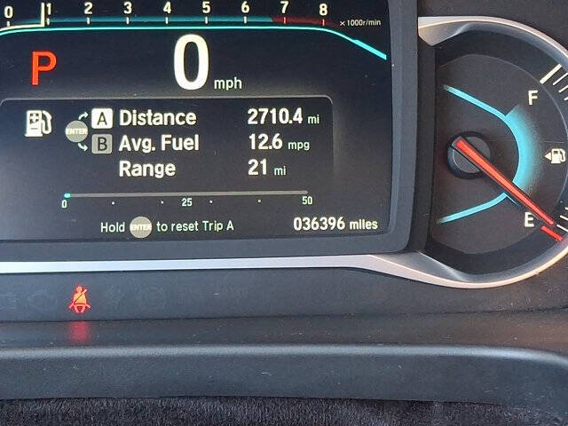 2022 Honda Pilot Touring w/Rear Captain's Chairs