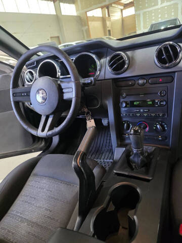 2007 Ford Mustang V6 Deluxe