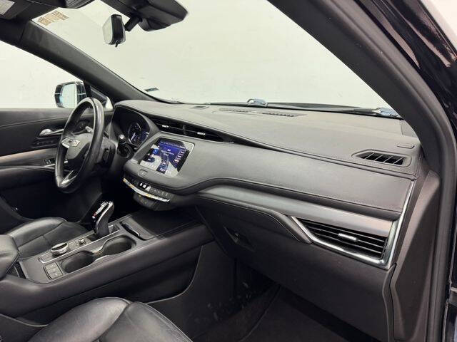 2022 Cadillac XT4 Premium Luxury