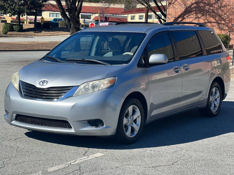 2012 Toyota Sienna null photo 2