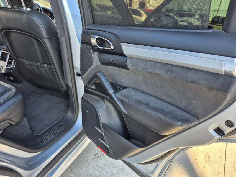 2016 Porsche Cayenne GTS