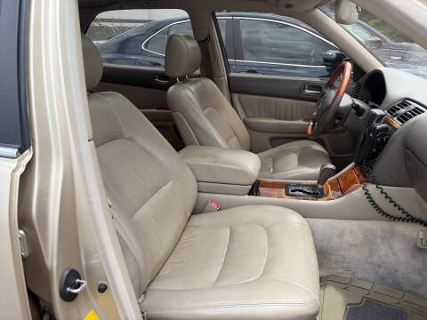 2000 Lexus LS 400
