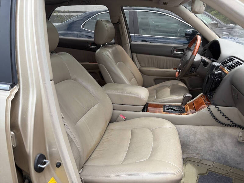 2000 Lexus LS 400