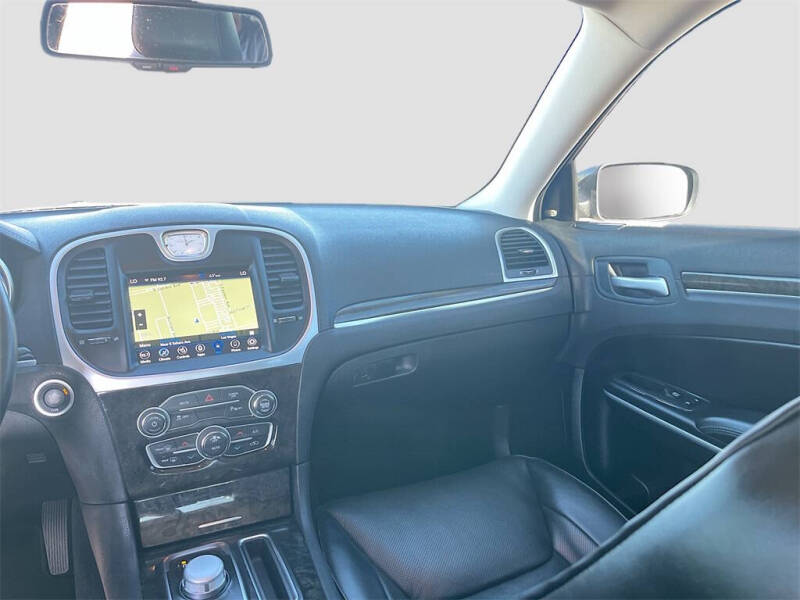 2022 Chrysler 300 Touring L