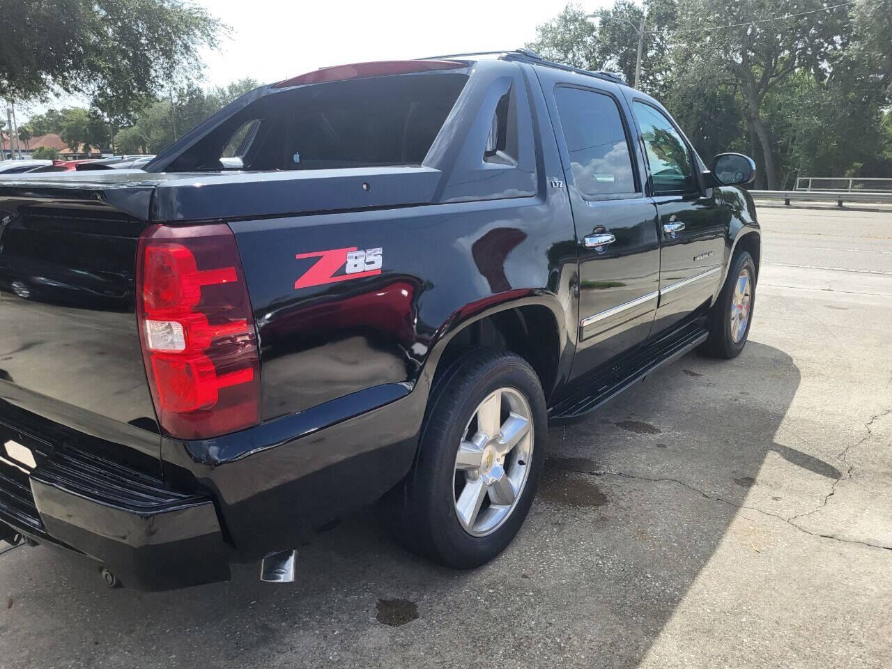 2012 Chevrolet Avalanche for sale at FAMILY AUTO BROKERS in Longwood, FL