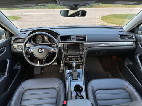 2017 Volkswagen Passat 1.8T SEL Premium