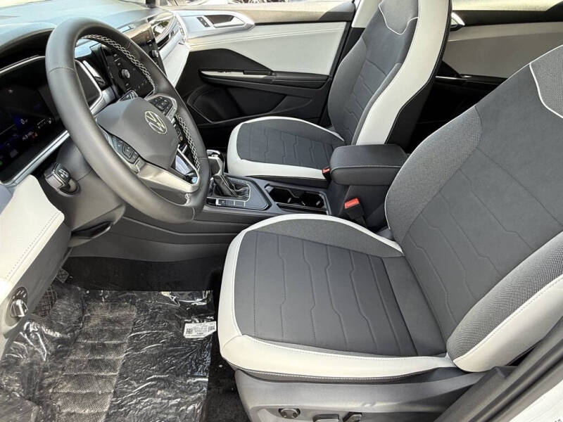 2025 Volkswagen Taos SE