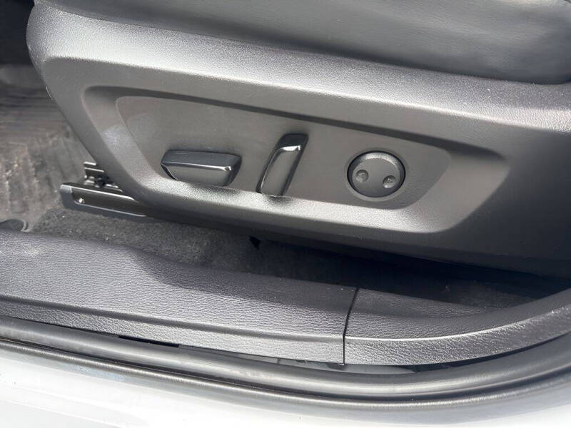 2023 Mitsubishi Outlander PHEV SE