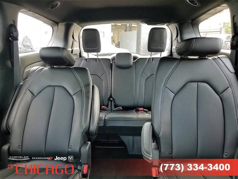 2025 Chrysler Pacifica Select