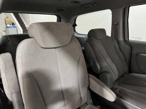 2007 Hyundai Entourage SE