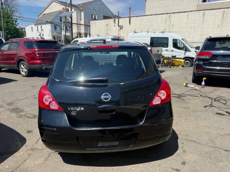 2011 Nissan Versa 1.8 S