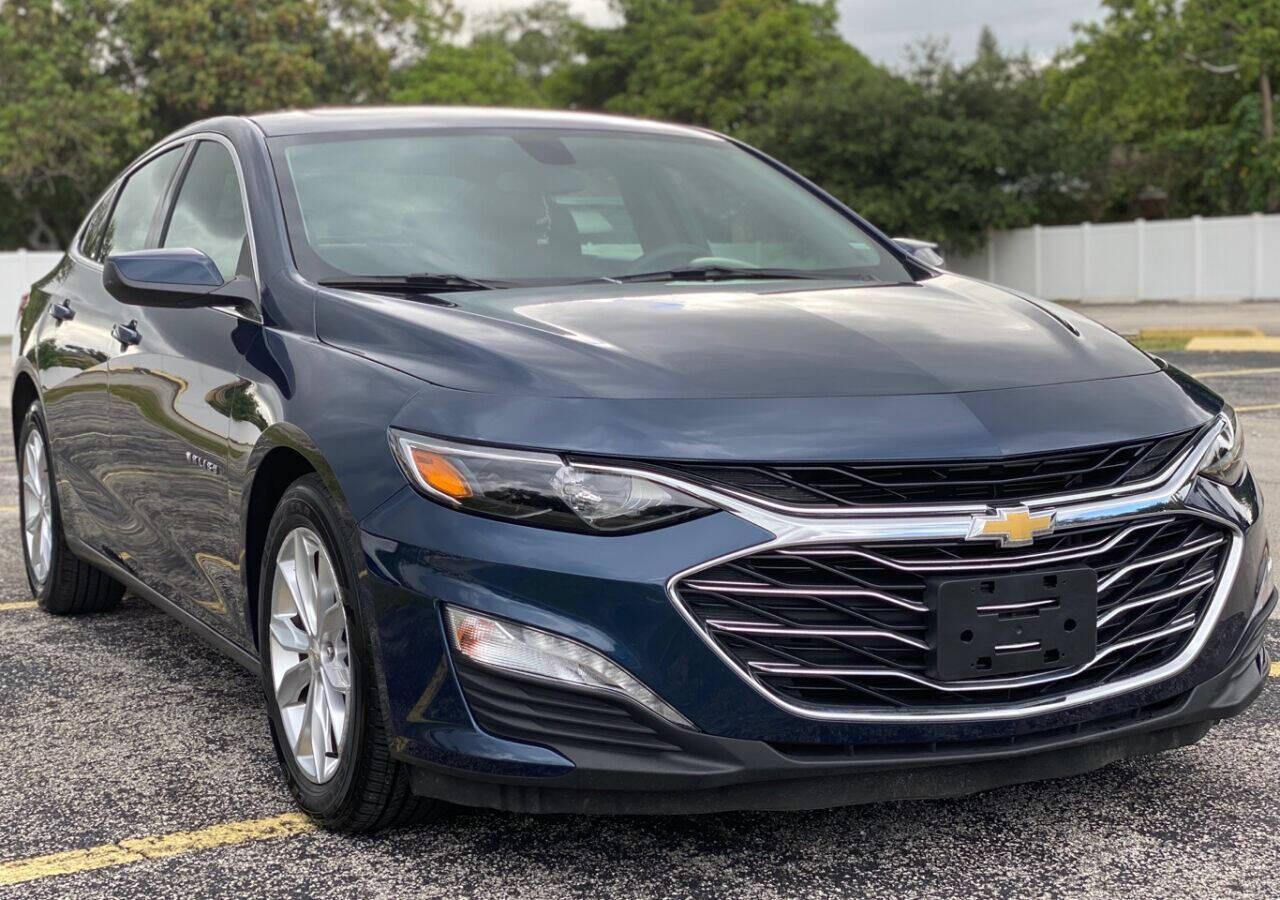 2020 Chevrolet Malibu Sedan - $22,800