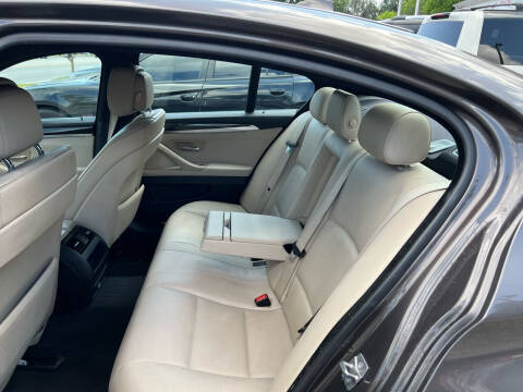 2011 BMW 5 Series 528i