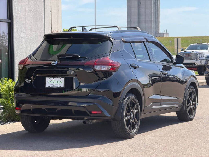 2021 Nissan Kicks SR