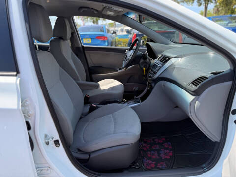 2012 Hyundai Accent GS