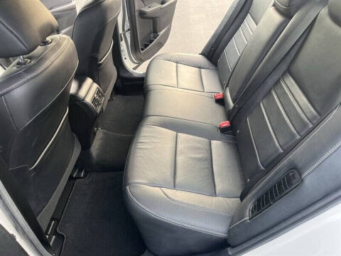 2017 Toyota Camry Hybrid XLE