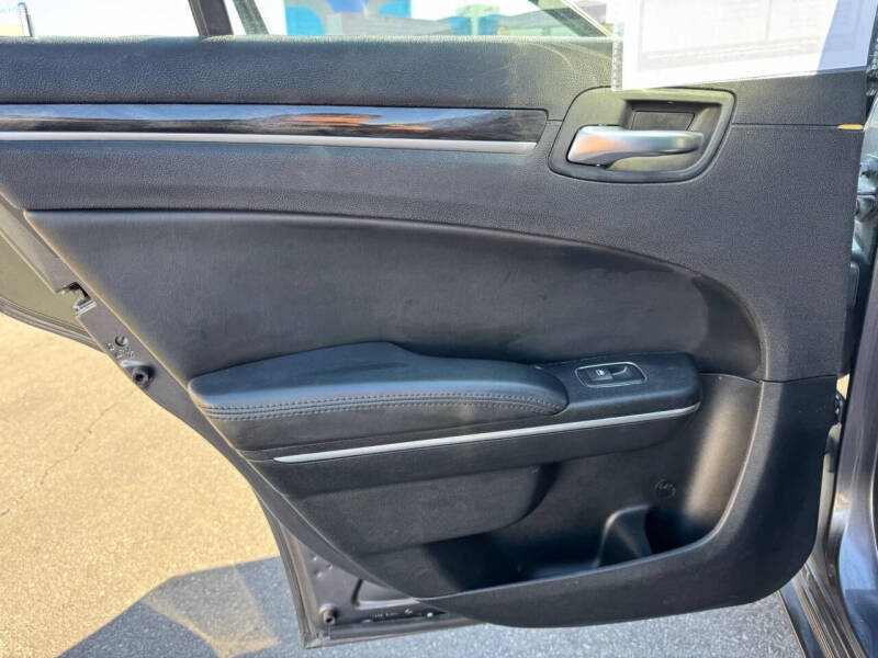 2017 Chrysler 300 Limited