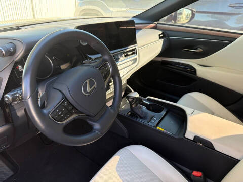 2025 Lexus ES 300h