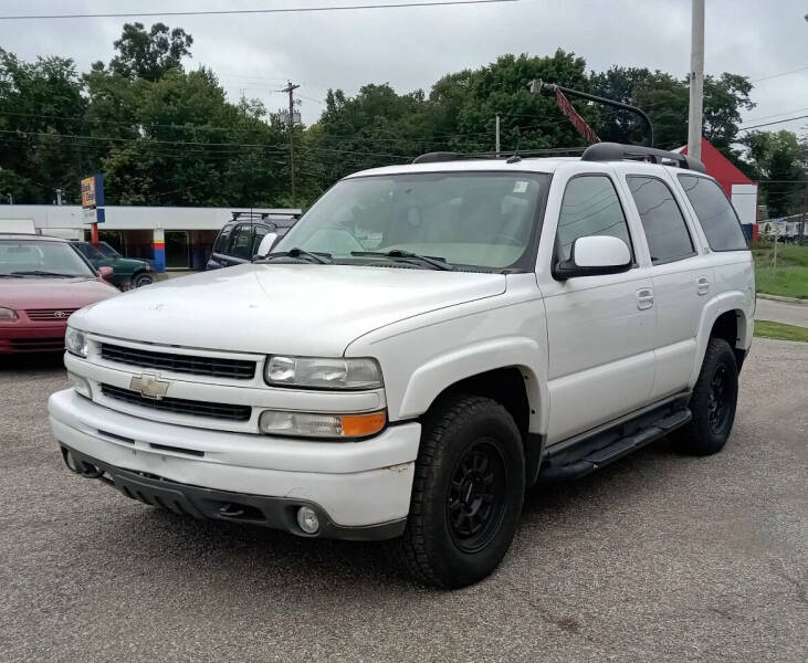 2004 Chevrolet Tahoe for sale at TEMPLE AUTO SALES in Zanesville OH