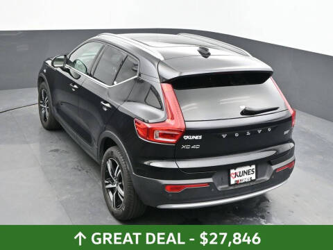 2025 Volvo XC40 B5 Core Bright Theme