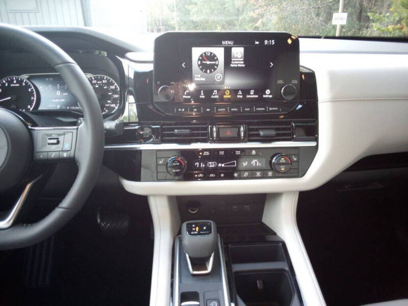 2025 Nissan Pathfinder SL