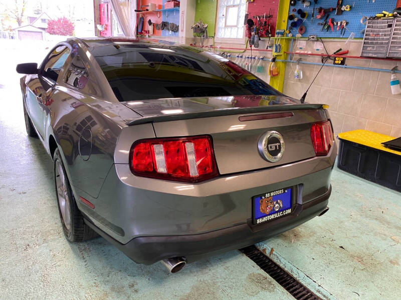 2010 Ford Mustang GT photo 5