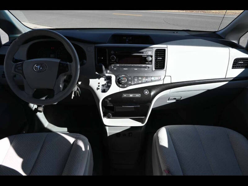 2013 Toyota Sienna LE Mobility 7-Passenger