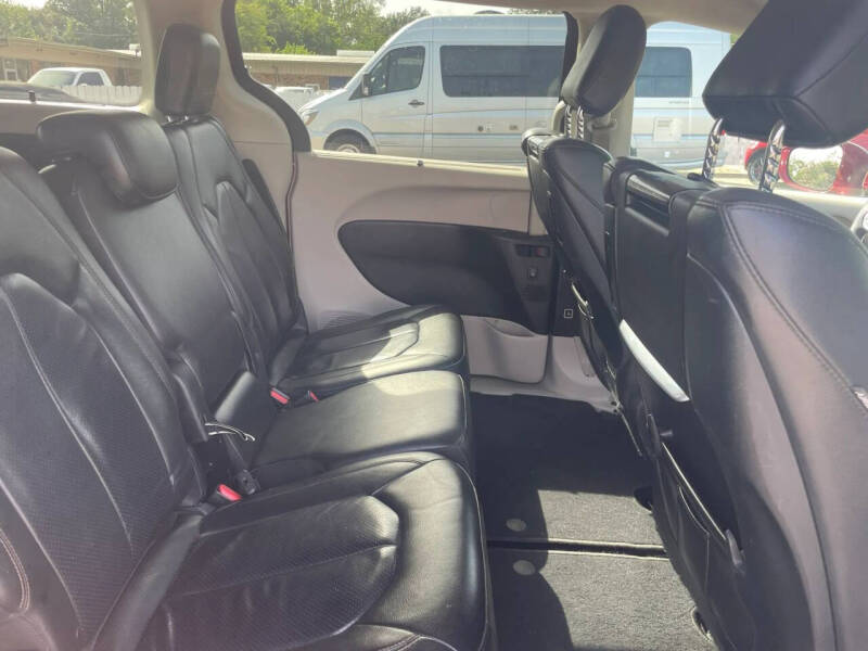 2017 Chrysler Pacifica Touring-L Plus