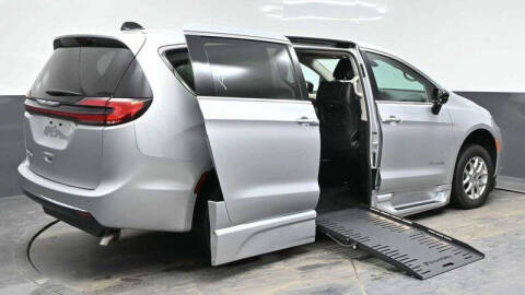 2024 Chrysler Pacifica Touring L