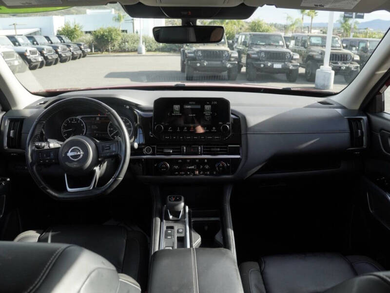 2024 Nissan Pathfinder SL