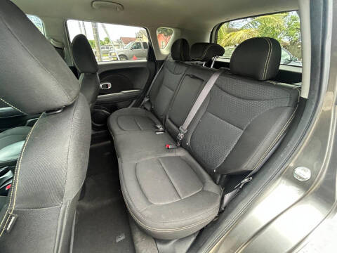 2016 Kia Soul +