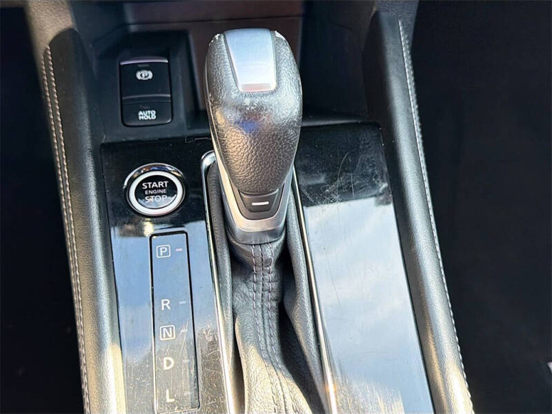 2021 Nissan Kicks SR