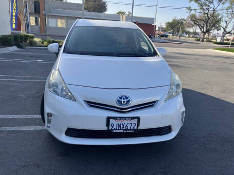 2014 Toyota Prius v Five