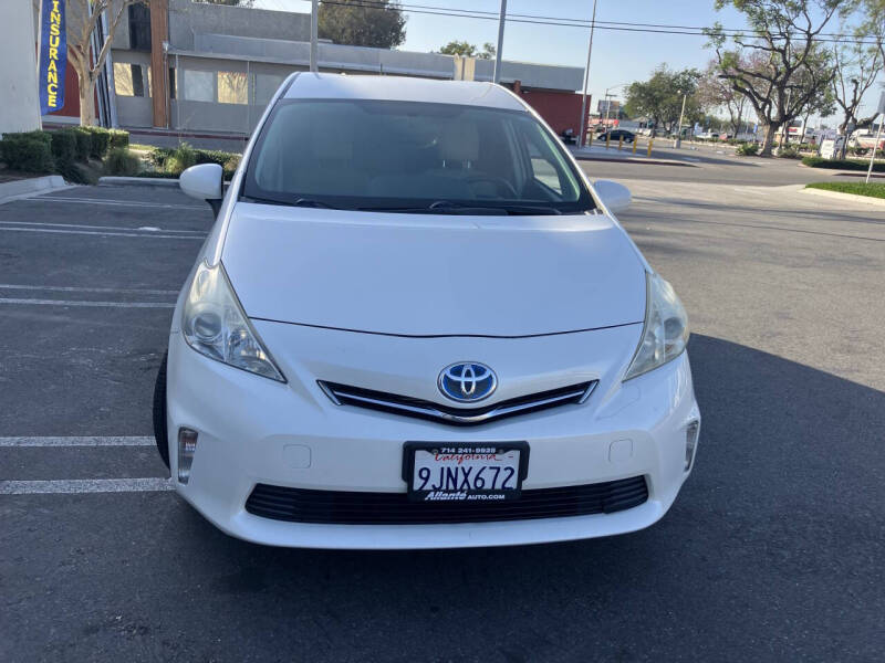 2014 Toyota Prius v Five