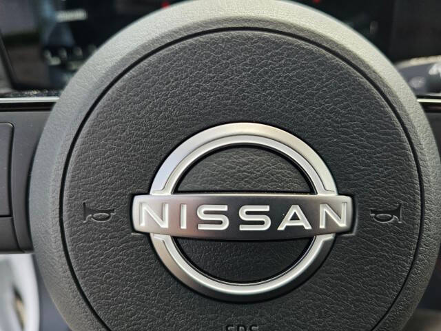 2025 Nissan Kicks SR